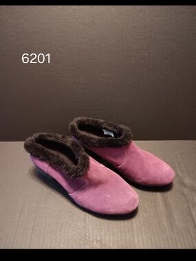 Sporto Purple Suede Slip-On Slippers with Faux Fur Trim
